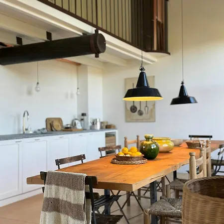 בית נופש Historic House Close To